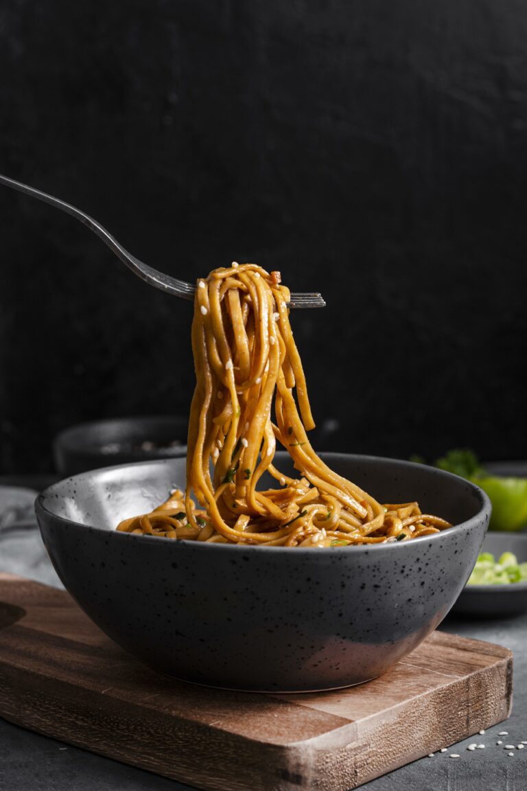 delicieux-concept-de-nouilles-asiatiques